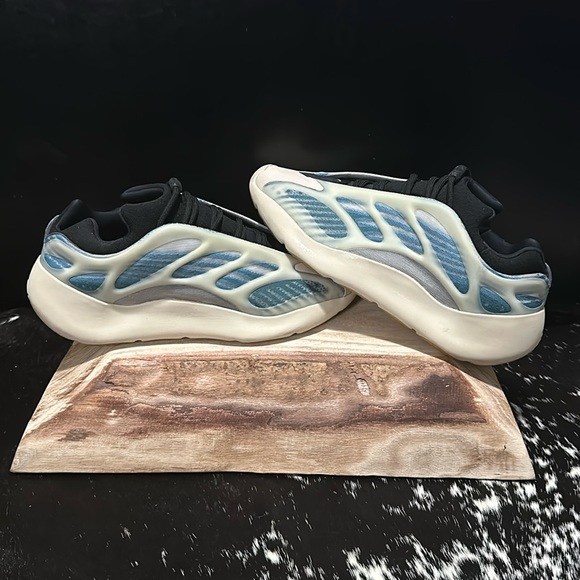 2021 Yeezy 700 V3 *Kyanite*